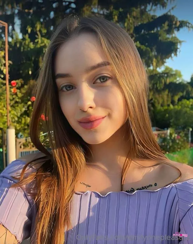 Emilyonepleasure_20