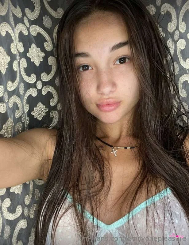 Emilyonepleasure_26