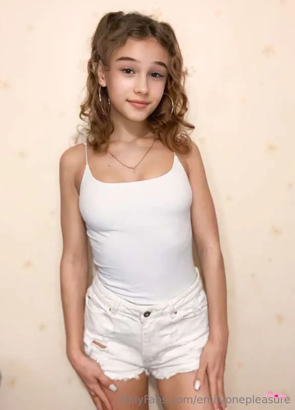 Emilyonepleasure_27