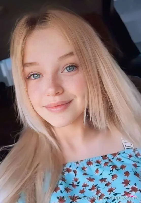 Emilyonepleasure_36