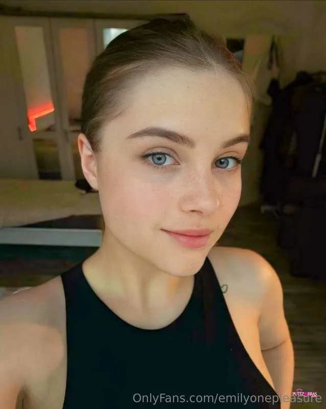 Emilyonepleasure_47
